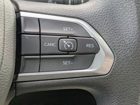 Certified 2025 Jeep Compass Sport image 22