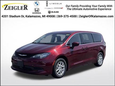 Used 2023 Chrysler Voyager LX FWD image 1