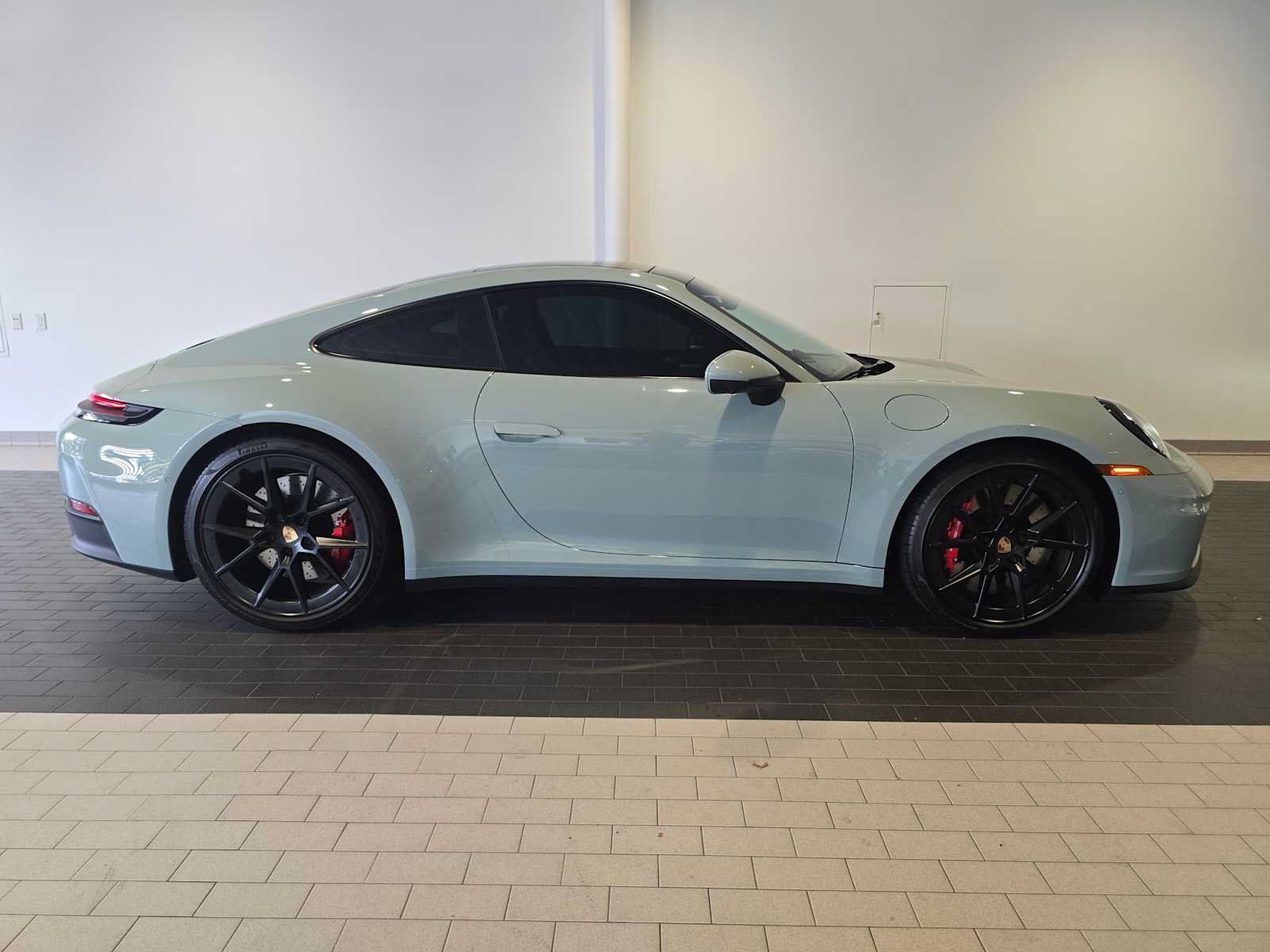 Used 2025 Porsche 911 Carrera S RWD image 8