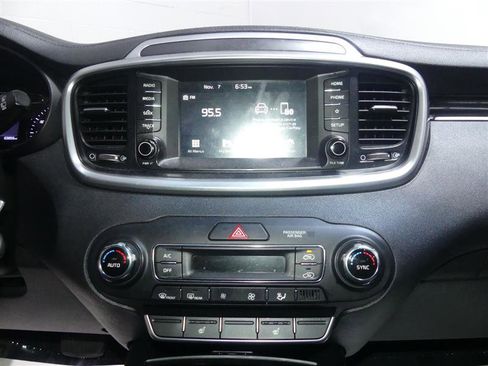 Used 2020 Kia Sorento LX w/ LX I4 Convenience Package image 32