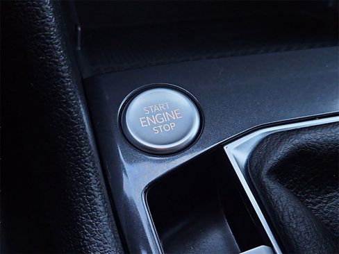 Used 2022 Volkswagen Tiguan SE image 22