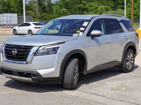 Used 2025 Nissan Pathfinder SL AWD/4WD image 24
