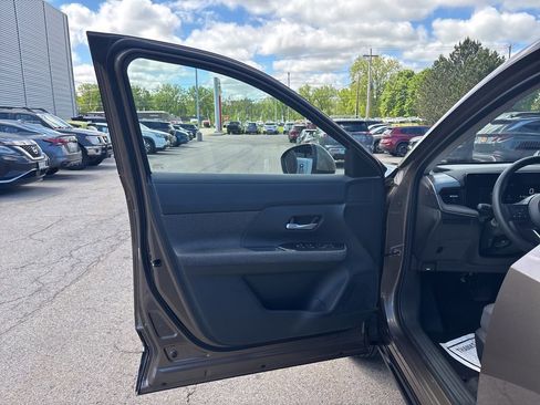 Certified 2025 Nissan Kicks SV w/ SV Premium Package AWD/4WD image 15