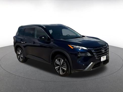 Used 2026 Nissan Rogue SL FWD image 3