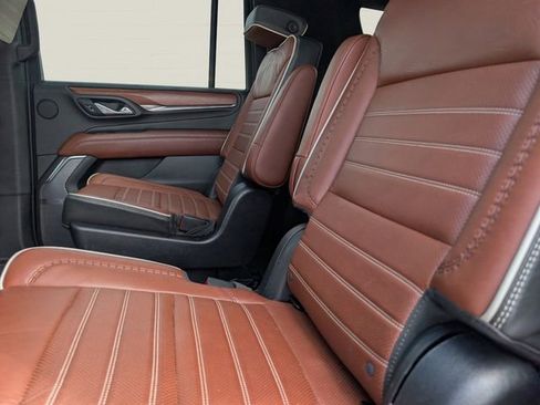 Used 2023 GMC Yukon XL Denali Ultimate image 11