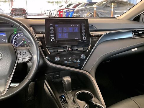 Used 2021 Toyota Camry SE w/ Convenience Package image 6