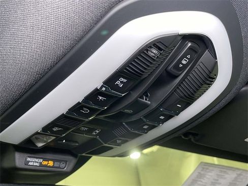 Used 2025 Porsche Macan image 47