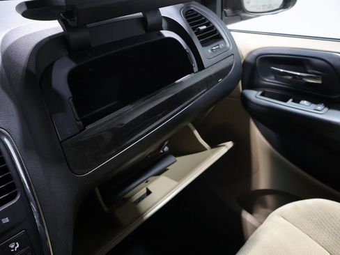 Used 2015 Dodge Grand Caravan American Value Package FWD image 24