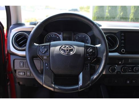 Used 2021 Toyota Tacoma SR5 AWD/4WD image 17