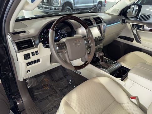 Used 2016 Lexus GX 460 Luxury w/ Preferred Accessory Package image 20