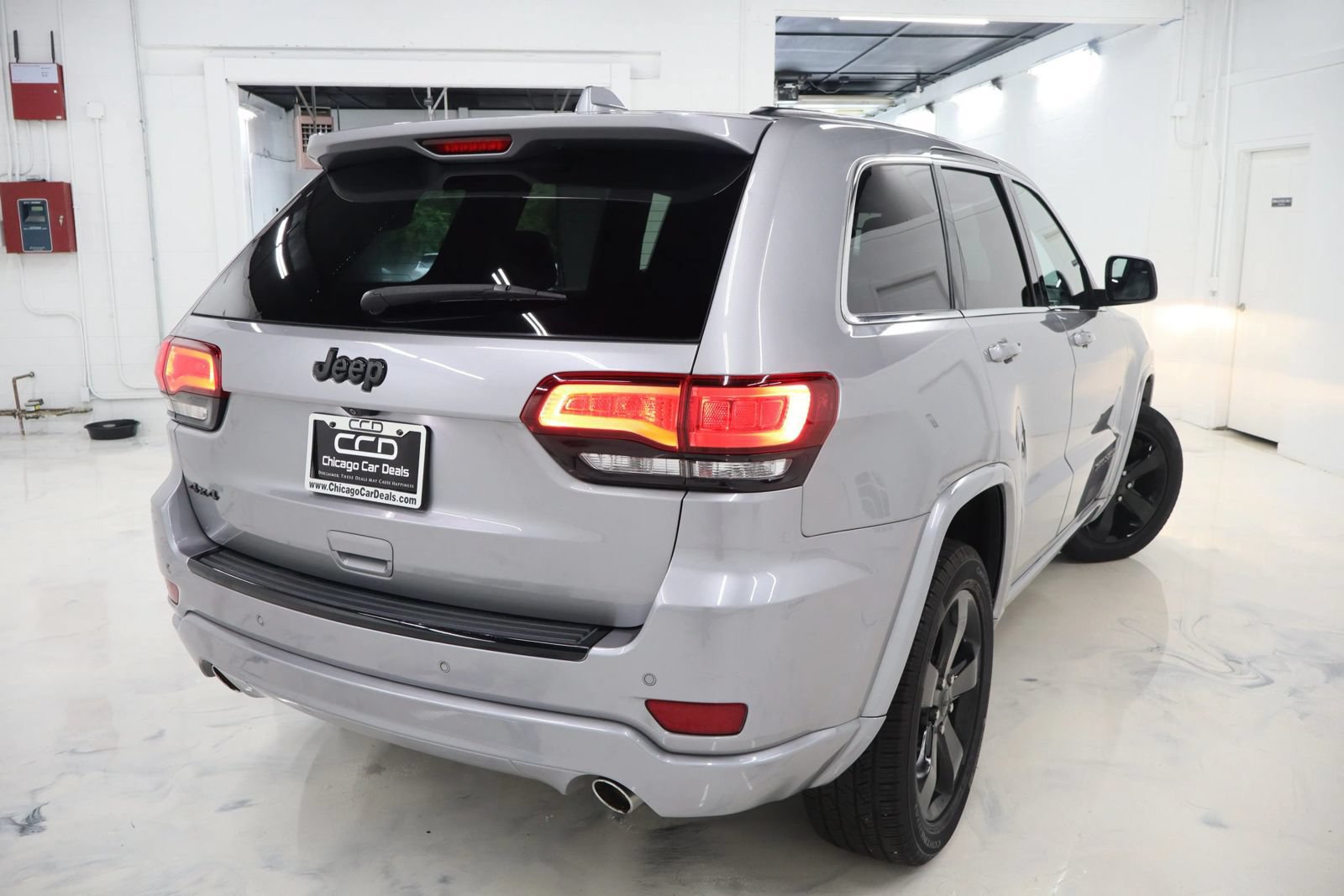 Used 2015 Jeep Grand Cherokee Altitude AWD/4WD image 9