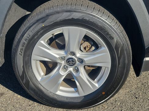 Certified 2021 Toyota RAV4 LE image 7