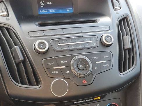 Used 2016 Ford Focus SE FWD image 21
