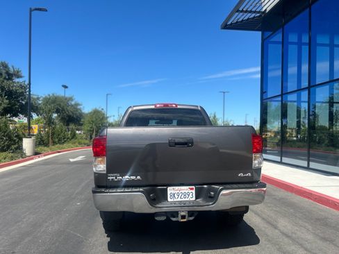 Used 2012 Toyota Tundra 4x4 CrewMax w/ Tow Pkg image 7