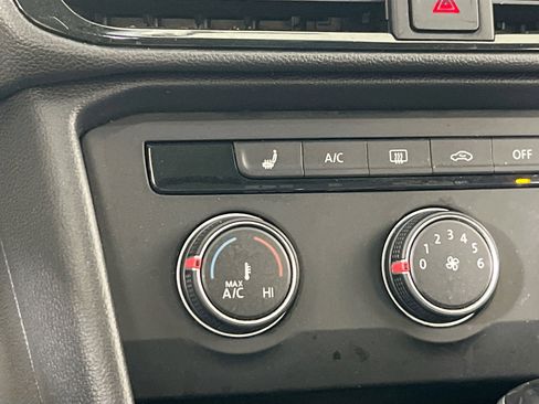 Used 2022 Volkswagen Taos SE image 19