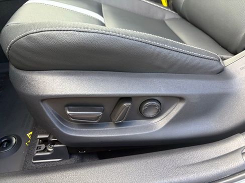 Used 2025 Toyota Camry SE image 28