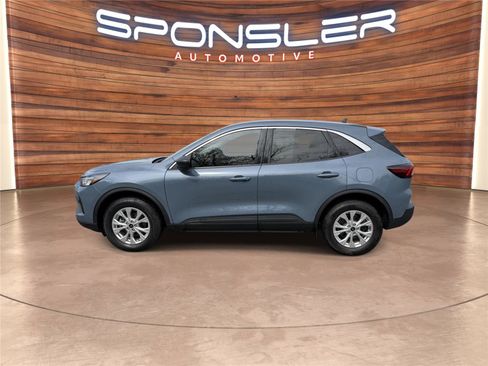 Used 2024 Ford Escape Active AWD/4WD image 2