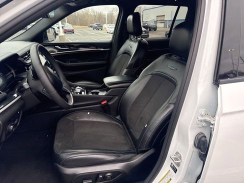 Used 2024 Jeep Grand Cherokee Trailhawk image 13