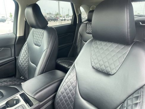 Used 2024 Ford Edge Titanium AWD/4WD image 17