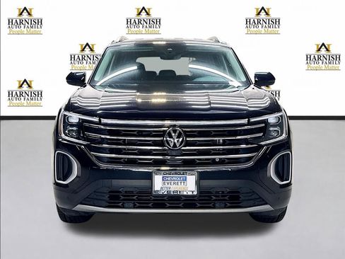 Used 2025 Volkswagen Atlas SE AWD/4WD image 2