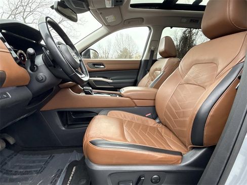 Certified 2022 Nissan Pathfinder Platinum w/ Cargo Package image 15