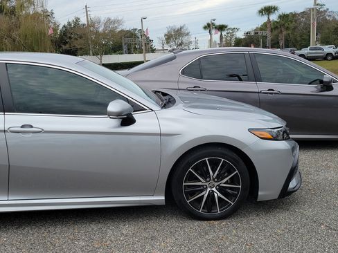 Used 2023 Toyota Camry SE image 8
