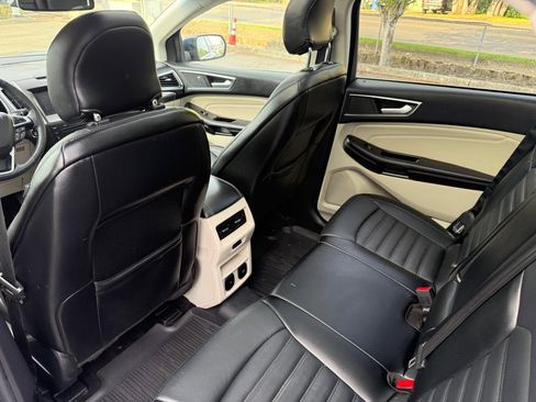 Used 2017 Ford Edge Titanium w/ Equipment Group 302A AWD/4WD image 15