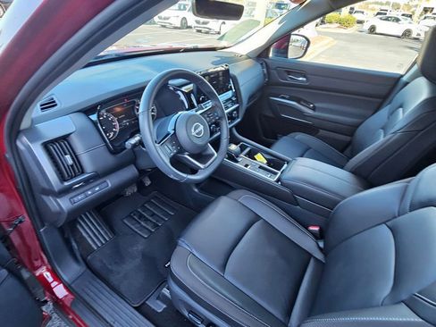 Used 2024 Nissan Pathfinder SL w/ Black Appearance Package image 19