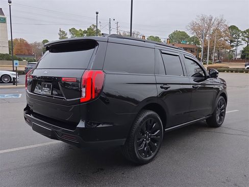 Used 2025 Ford Expedition Platinum w/ Stealth Appearance Package image 5