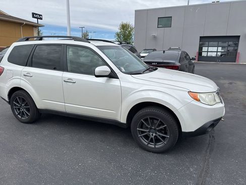 Used 2009 Subaru Forester 2.5X Limited AWD/4WD image 3
