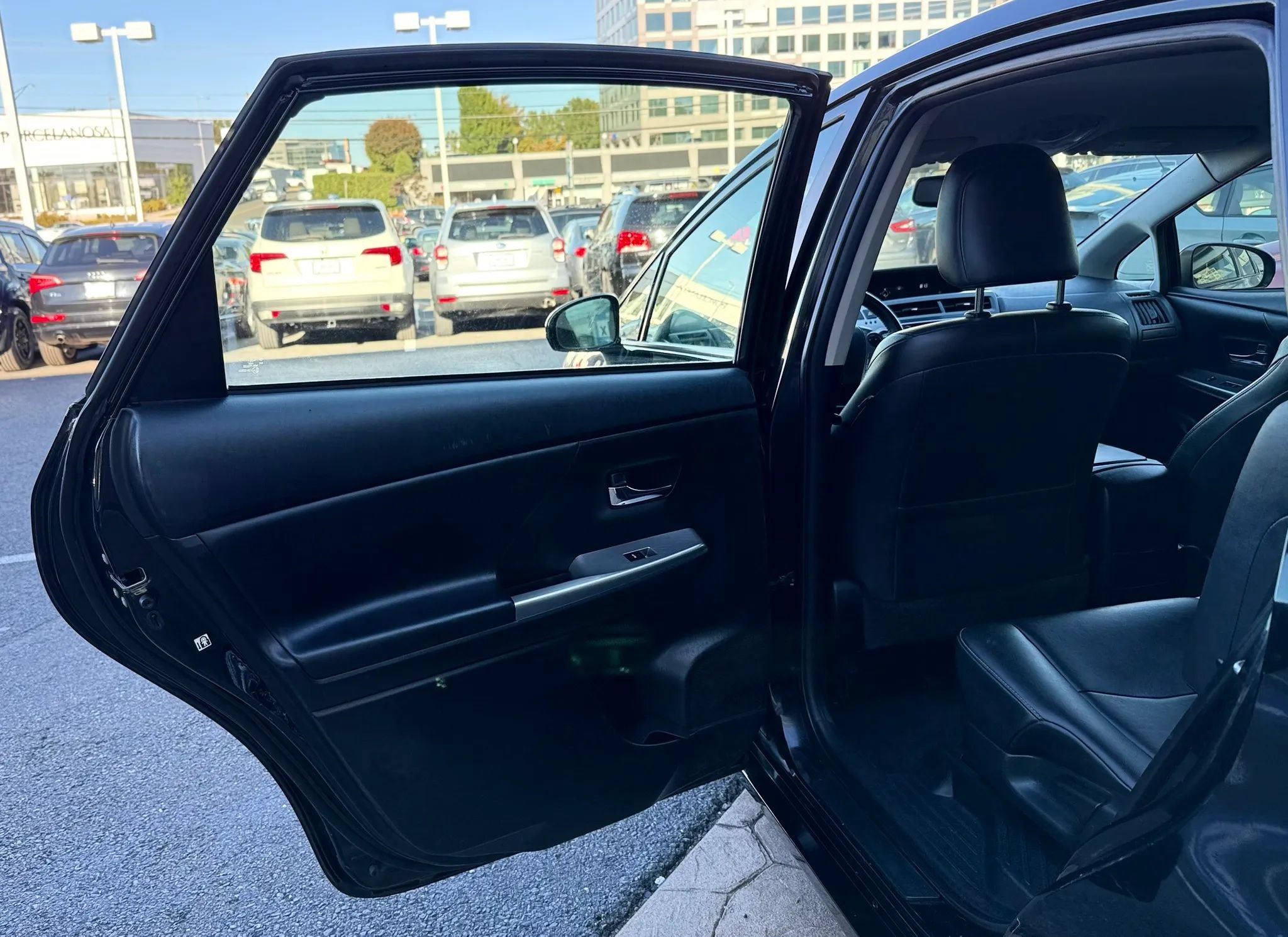 Used 2017 Toyota Prius V Four w/ Carpet Mat Package FWD image 23