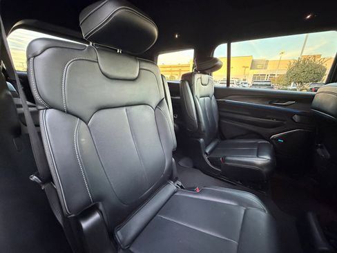 Used 2022 Jeep Grand Cherokee L Overland image 17