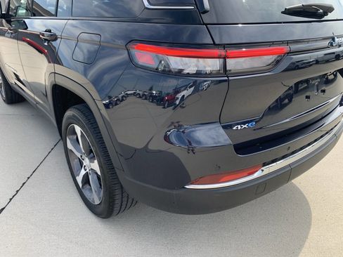 Used 2023 Jeep Grand Cherokee 4WD 4xe w/ Luxury Tech Group II image 15