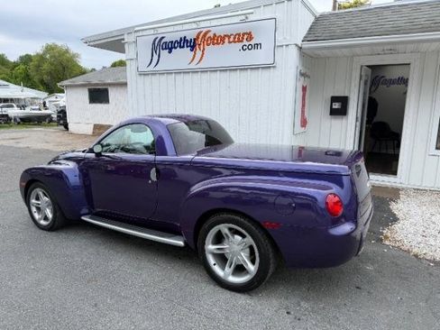Used 2004 Chevrolet SSR w/ Preferred Equipment Group RWD image 10