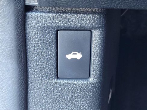 Used 2023 Honda Accord EX image 17