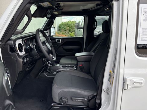 Used 2025 Jeep Wrangler Unlimited Sport AWD/4WD image 25