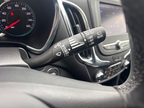 Used 2023 Chevrolet Equinox LT image 19