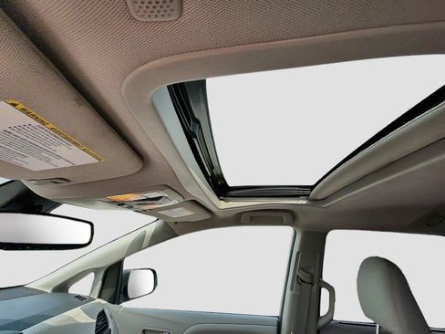 Used 2020 Toyota Sienna XLE AWD/4WD image 16
