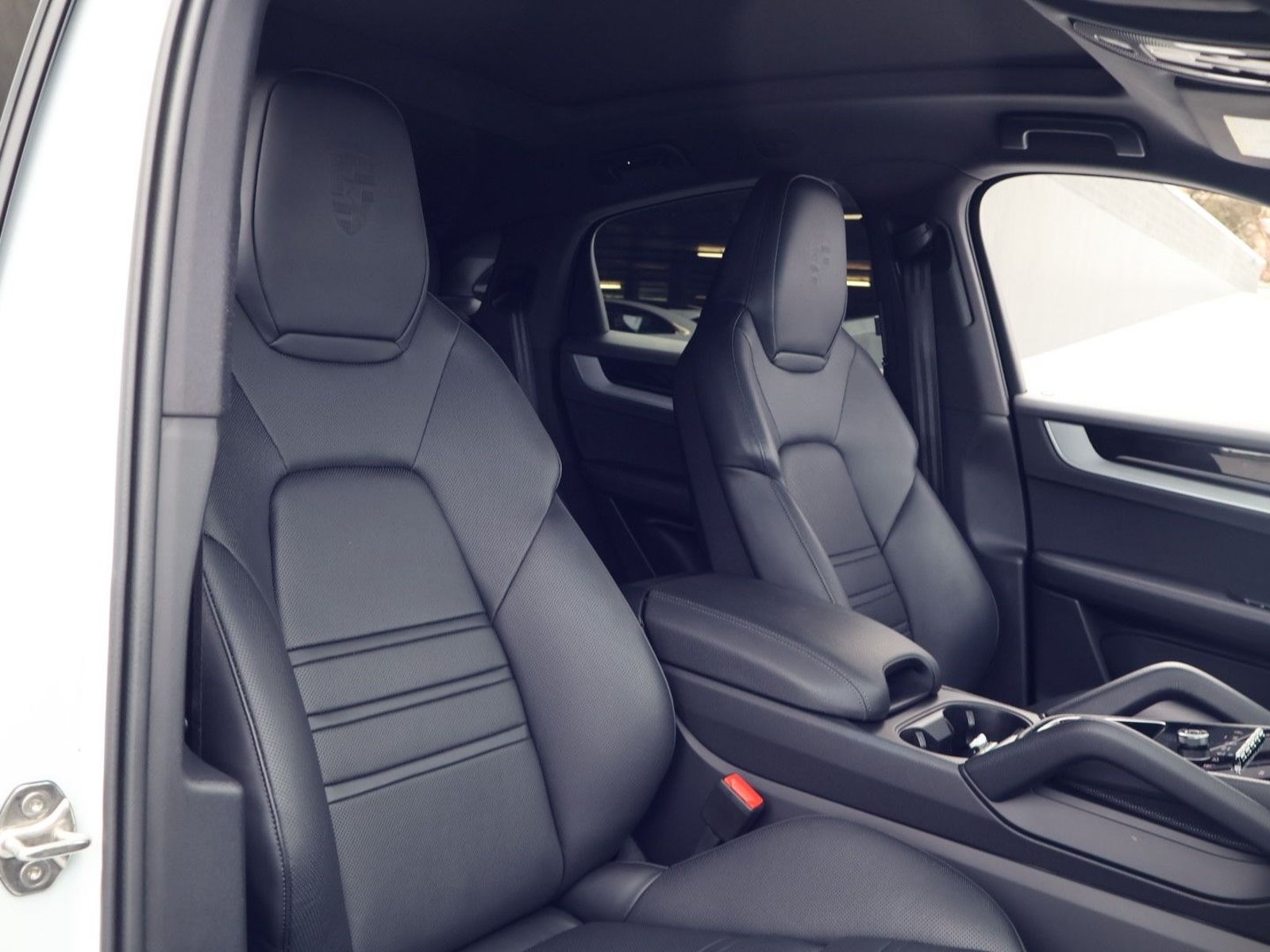 Certified 2026 Porsche Cayenne Coupe AWD/4WD image 24