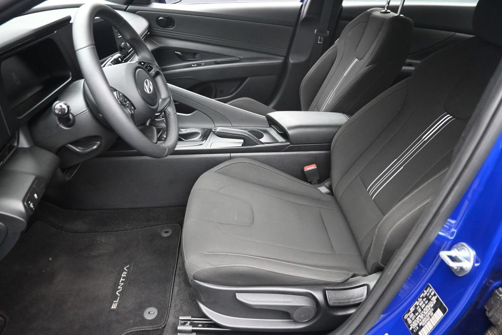 Used 2025 Hyundai Elantra Sport FWD image 15