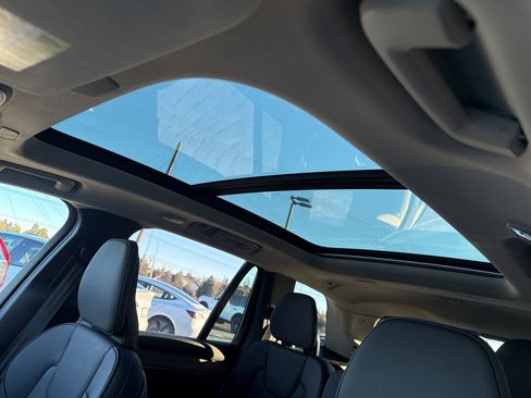 Used 2025 Volvo XC90 B6 Plus image 27