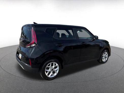 Used 2025 Kia Soul LX w/ LX Technology Package FWD image 15