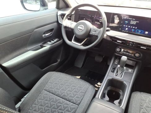 Used 2026 Nissan Kicks SV FWD image 11
