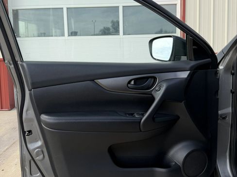 Used 2018 Nissan Rogue Sport S AWD/4WD image 4