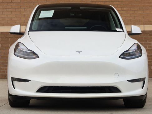 Used 2023 Tesla Model Y AWD image 5