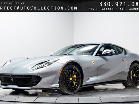 Used 2018 Ferrari 812 Superfast RWD image 1