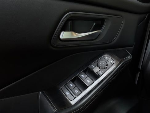 Used 2025 Nissan Rogue SV FWD image 21