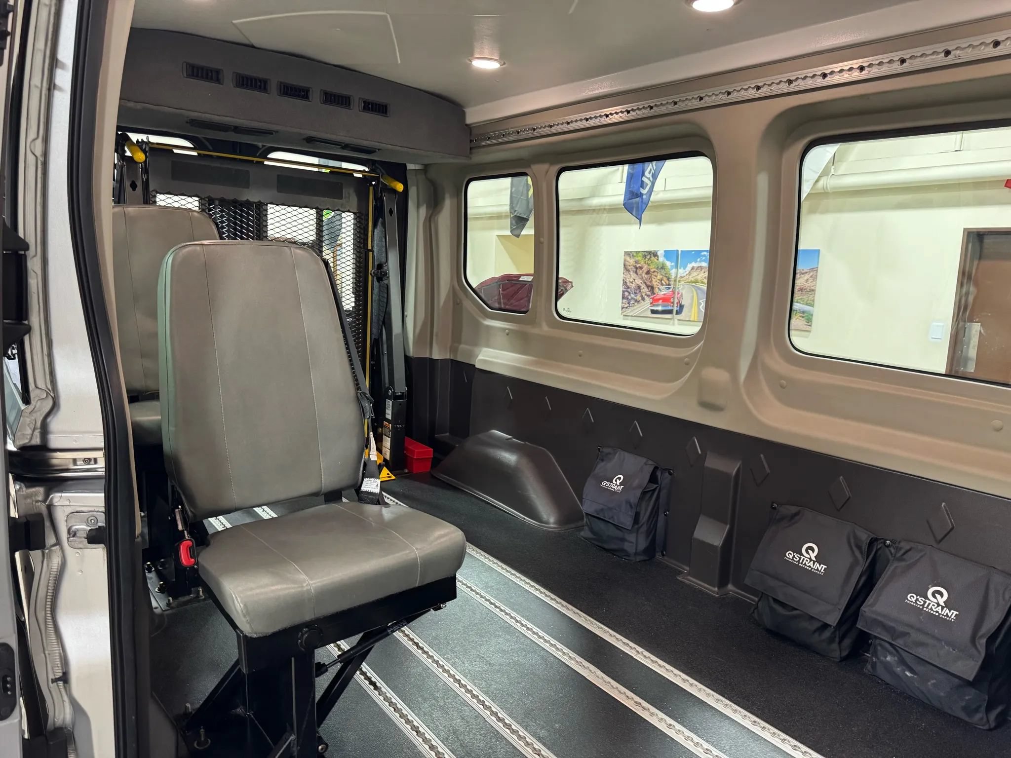 Used 2019 Ford Transit 250 148 Medium Roof RWD image 27