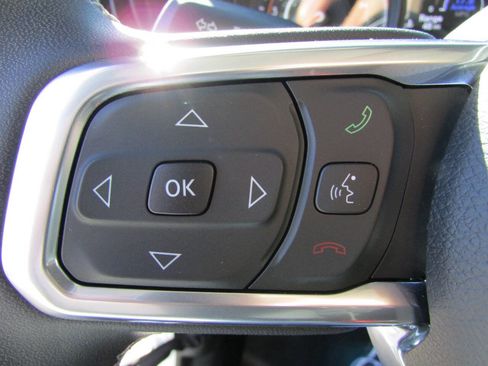 Used 2025 Jeep Wrangler Unlimited Sahara image 33