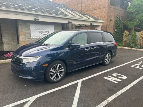 Used 2024 Honda Odyssey Touring image 3